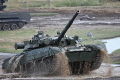 Модифицированный танк Т-80У на учениях