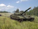 Танк Т-72 одинаково хорошо проявляет себя на шоссе и бездорожье