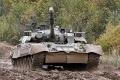 Основной боевой танк модификации Т-80У на учениях