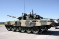 Модернизированный боевой танк Т-72 «Урал» вид сбоку