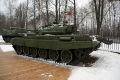 Советский танк T-72 в музее боевой техники, вид сбоку