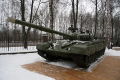 Советский танк T-72 в музее боевой техники, вид спереди